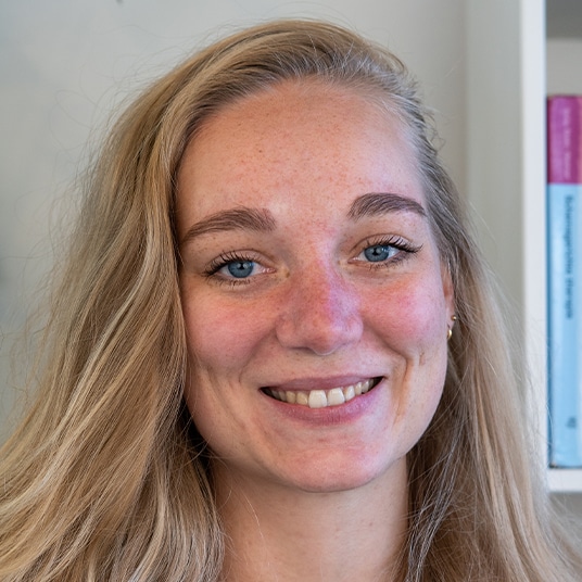 Portrait of Kim Schlüter, Psycholoog