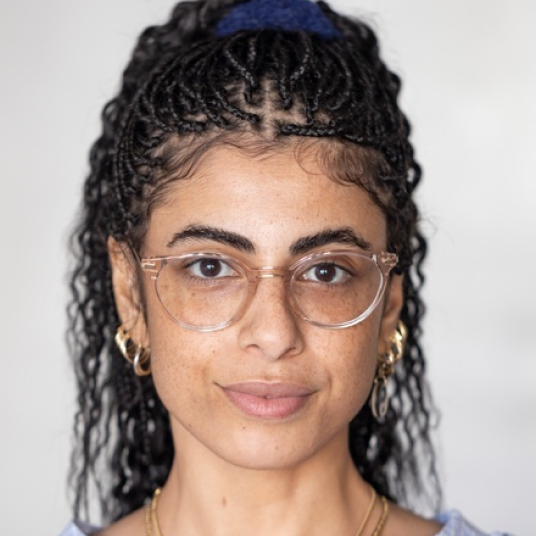 Photo of Manal Aziz, Psycholog*in
